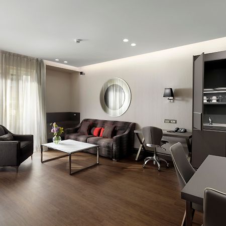 Holiday Suites Athén Kültér fotó