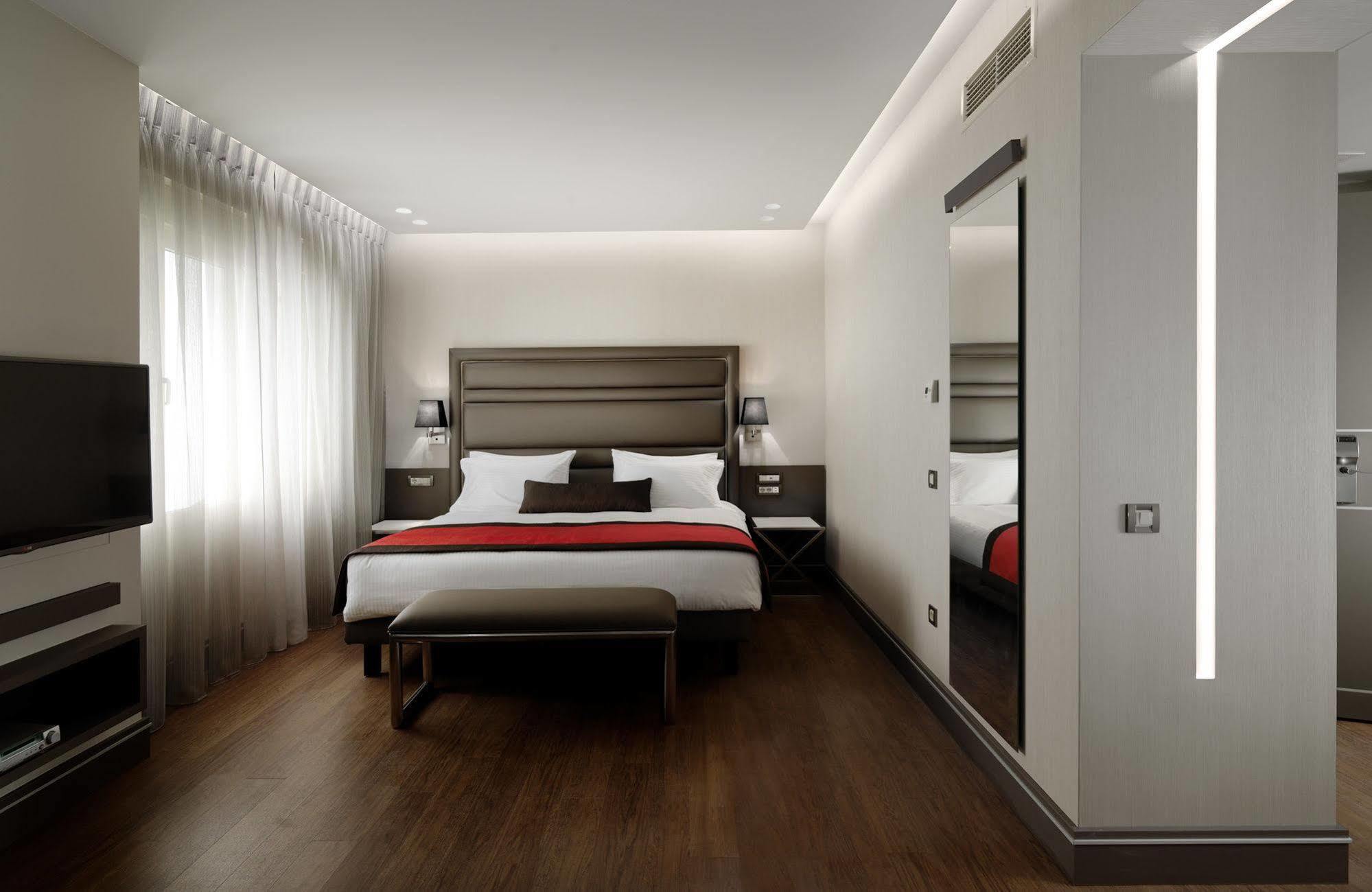 Holiday Suites Athén Kültér fotó