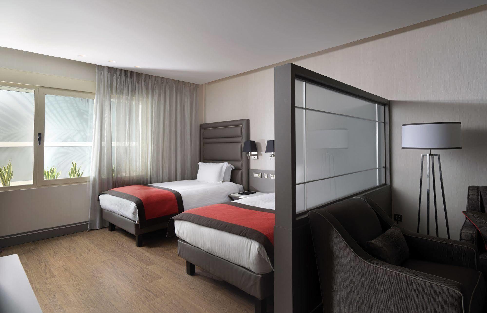 Holiday Suites Athén Kültér fotó