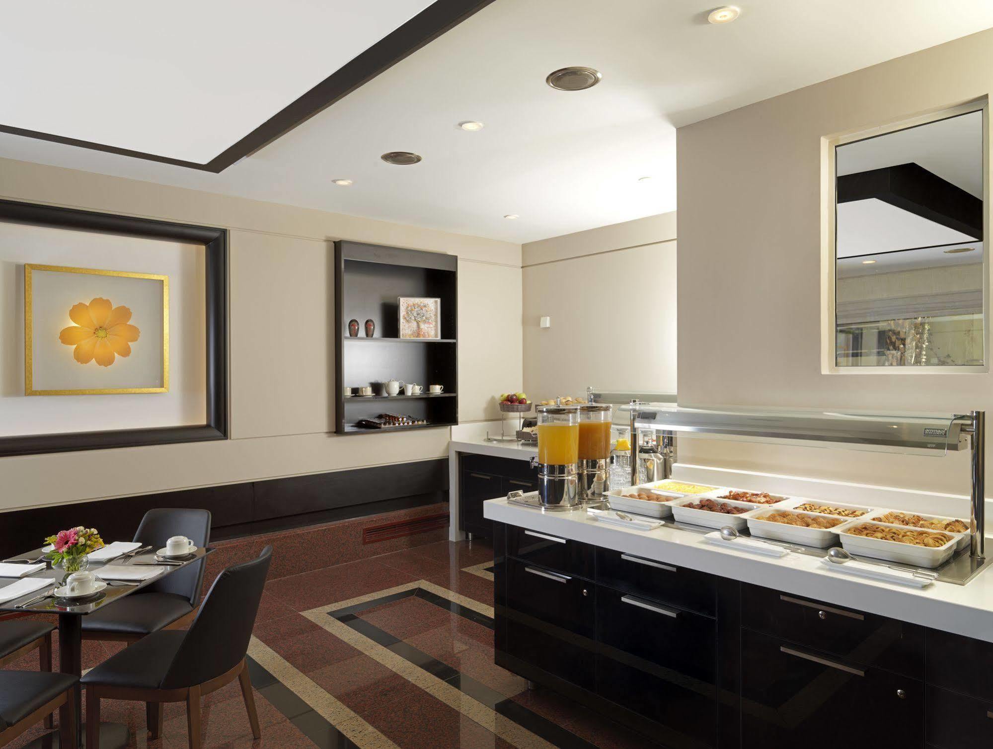 Holiday Suites Athén Kültér fotó