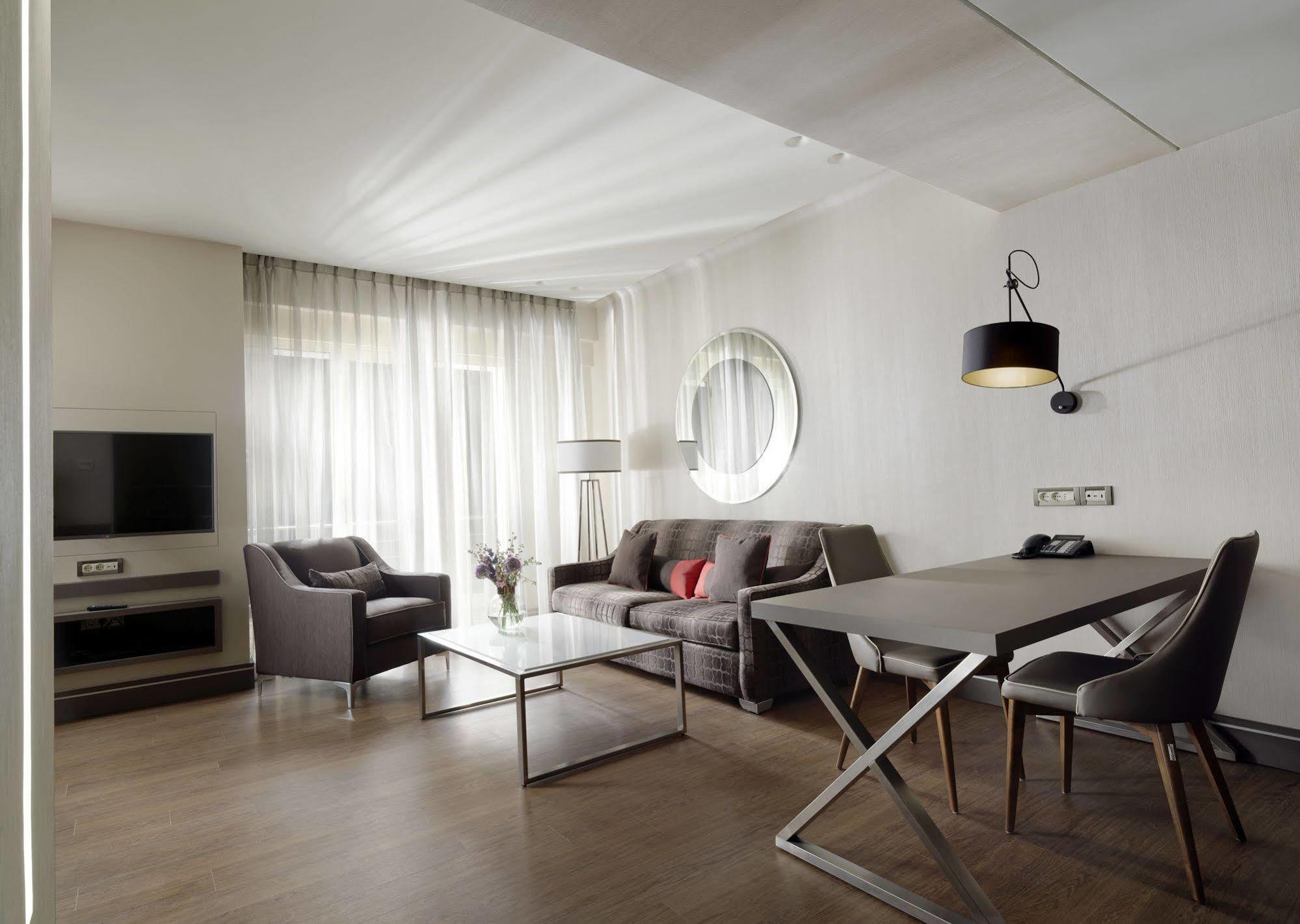 Holiday Suites Athén Kültér fotó
